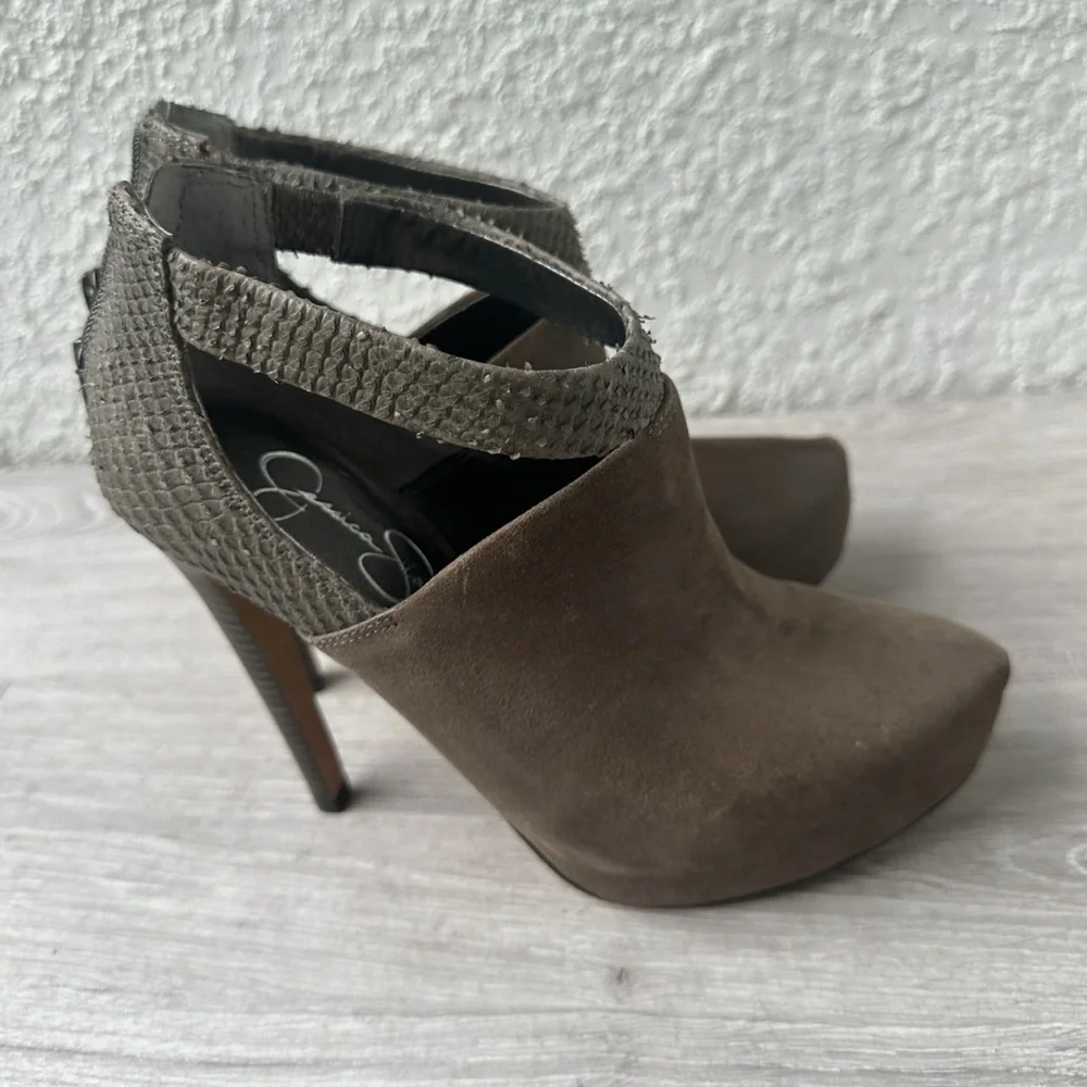 Jessica Simpson JS-Fionna Grey Leather Cutout Booties Heels Size 6.5M - Picture 3 of 14